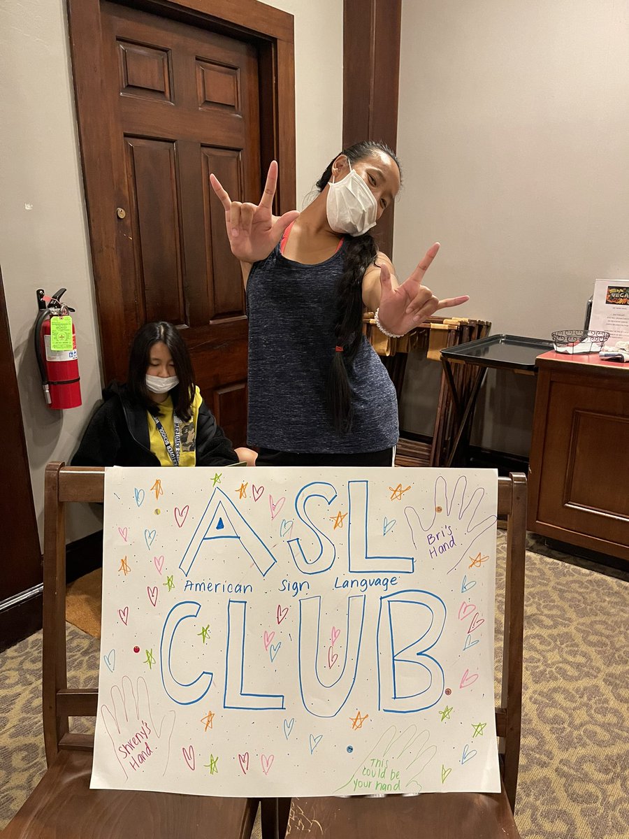 WestoverRasin's tweet photo. #WestoverRasin Club night! 🐶🤟🏽🐷📭 https://t.co/JpdJHa4fQM