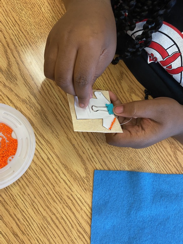 Why is it important to have Indigenous staff @ KWSS? So they can pass down teachings to the youth! Our grade 7/8s connecting to culture and language through beading! #AuntieTeachings #Resilience #ReclaimingCulture #OrangeShirts