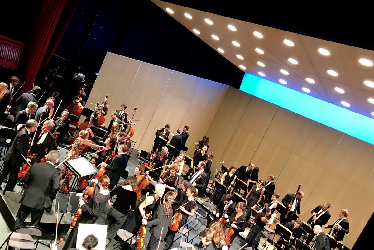 Classileaks_'s tweet photo. Well deserved hugs session by 
@LesSiecles @fxrroth  
 &amp; @DevieilheSabine 
 in @TourcoingVille  after a very touching Mahler 4th, fragile and cruel… https://t.co/s1Fadqw00x