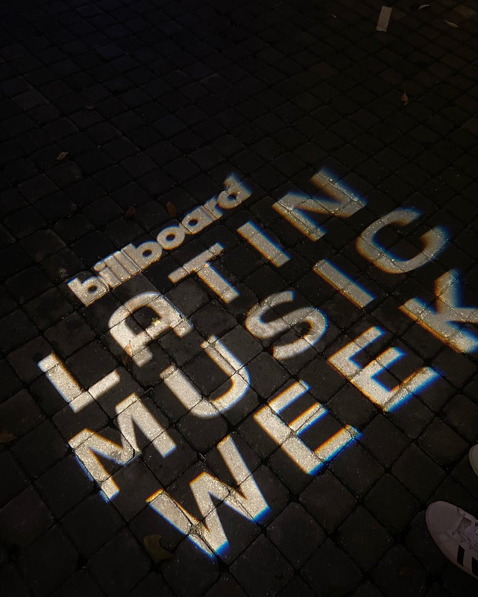 gwengl333's tweet photo. Miami septiembre 2021😍🌴
@papikunno @billboardlatin @LatinBillboards
#blessed #latinbillboardsweek #latinmusicweek https://t.co/wc4EFjCy0j
