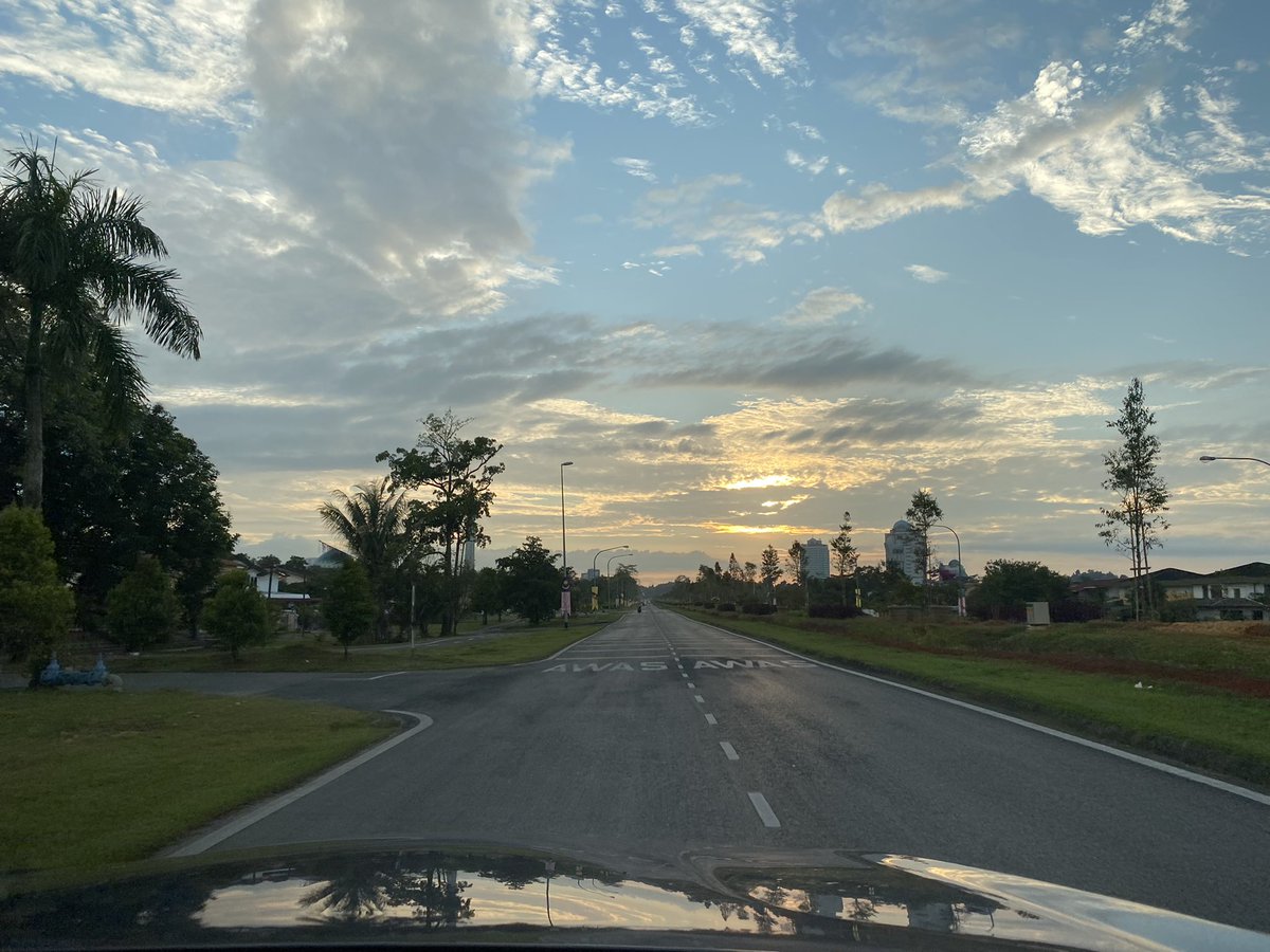 EdwinNurdjajadi's tweet photo. Fine weather in #Kuching is smiling on us this morning. Im ready to go for #hike #hiking at #KelambuLang #Jumanji #waterfalls in Kampung #MuaraTebas #Bako #SaturdayMotivation #weekendvibes @tlyadeen @SimpletonED @arifsetia2013d @lilichan79 @muniekahar https://t.co/S7rQGykCSt
