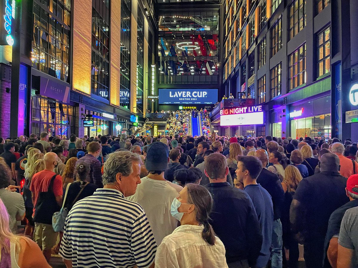 BlairHenley's tweet photo. The people of Boston are pumped. 

#LaverCup https://t.co/ksQMVyEUpy