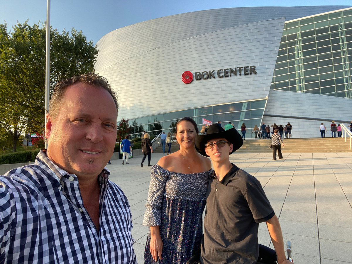 gretalanders's tweet photo. Yay, Blake Shelton! So happy to be back at the @BOKCenter ! #bstulsa #livemusic https://t.co/b1gFfqKTzy