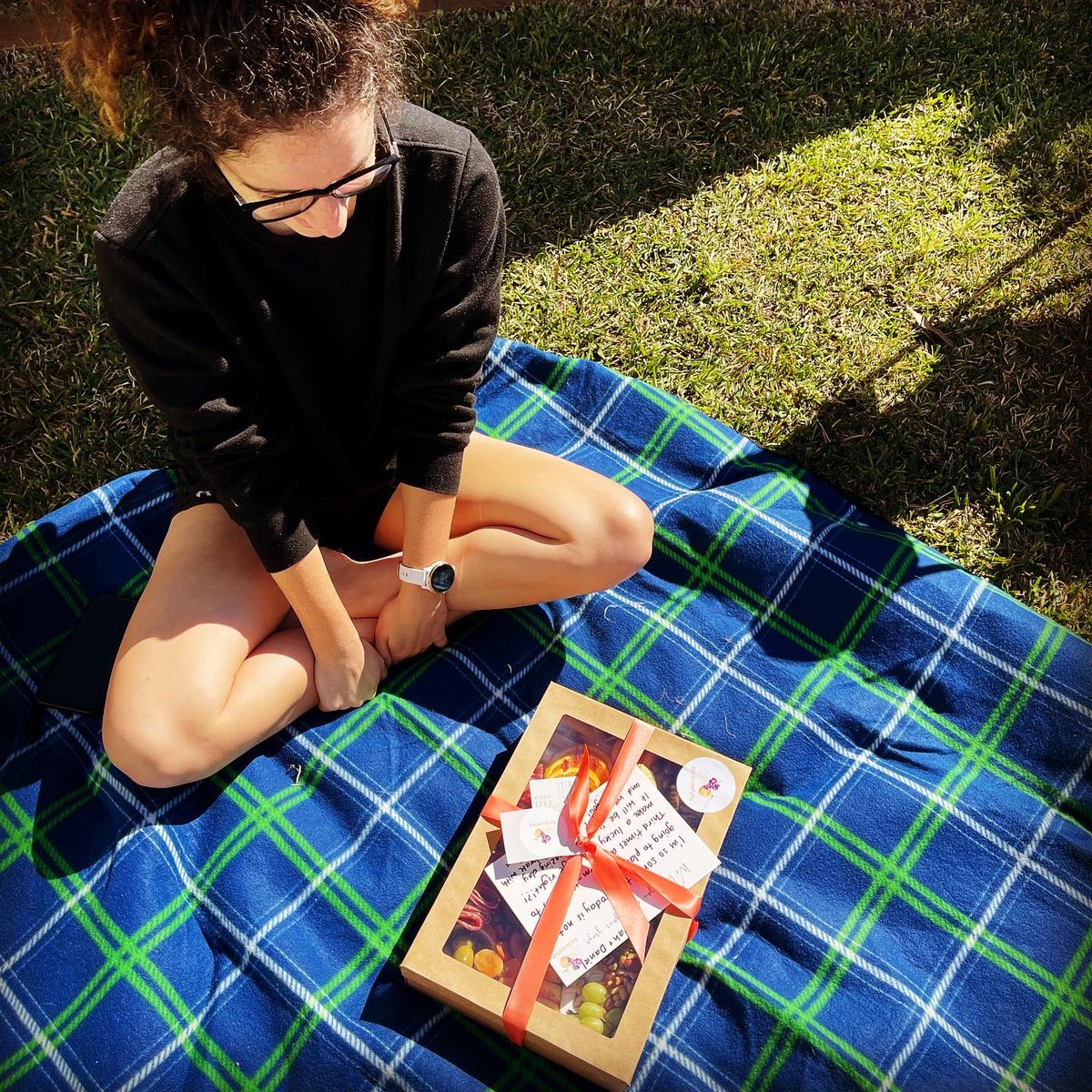 Thertrius's tweet photo. Second attempt at a wedding - failed 

So we’re spending the day in the sun grazing with the cat. 

Round 3 - January 2023 ❤️ https://t.co/21hSMKsFDn