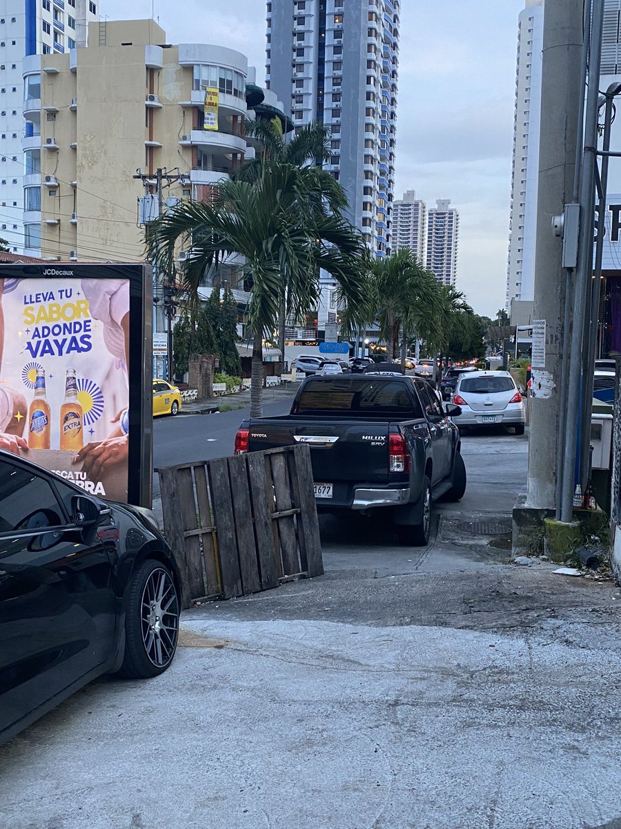 missmrog's tweet photo. San Francisco siendo San Francisco. Insufrible, intransitable gracias a la gente bruta, #Spot74 #LosAñosLocos y @ATTTPanama @jcsanfrancisco_ @ProtegeryServir @panamamunicipio @C_PerezHerrera @SanFran_SOS @SanFranciscoPma @SFNewsPanama https://t.co/Ryloak2kUM