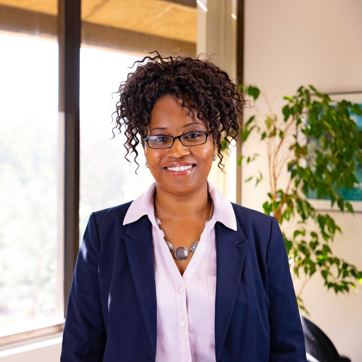 USC's tweet image. From L.A. to D.C., Franita Tolson, of @USCGouldLaw, expands USC reach beyond our campus ground! #FightOn ✌️#VotingRights #ElectionIssues #VoterID news.usc.edu/192214/usc-gou…