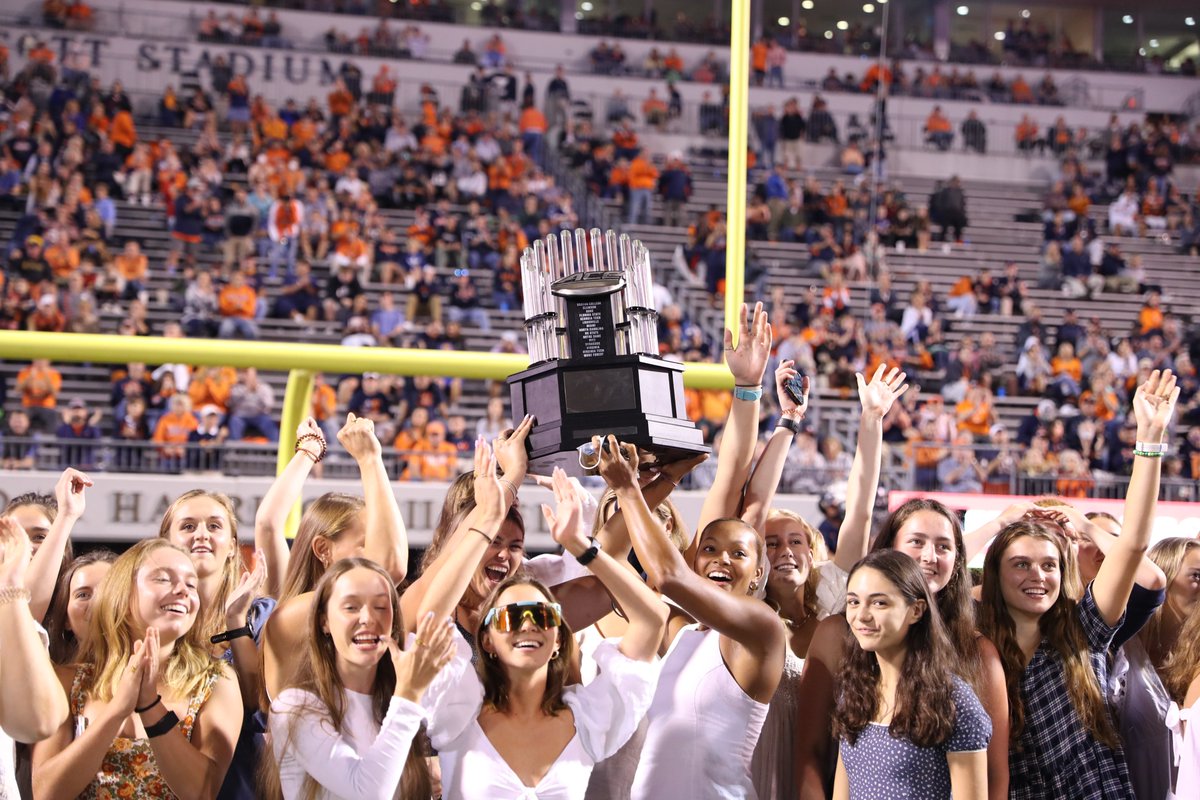 VirginiaSports's tweet photo. Your @UVARowing #ACC champs were honored at tonight's 🏈 @UVAFootball game! 🔶⚔️🔷 #GoHoos https://t.co/KNN5c6kwNQ