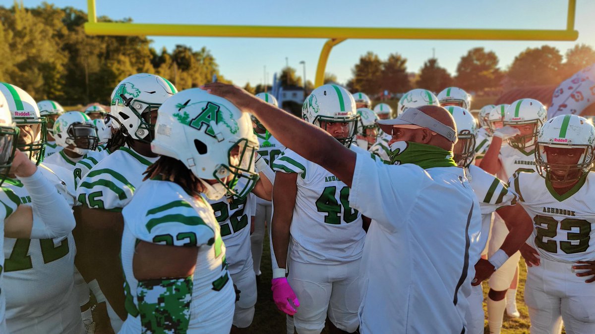 Ashbrook_FB's tweet photo. It's game time.
7:30 kickoff
Ashbrook @ Forestview
#RisingTide
#GoGreenWave
#BeatForestview https://t.co/y40YmDmI6m