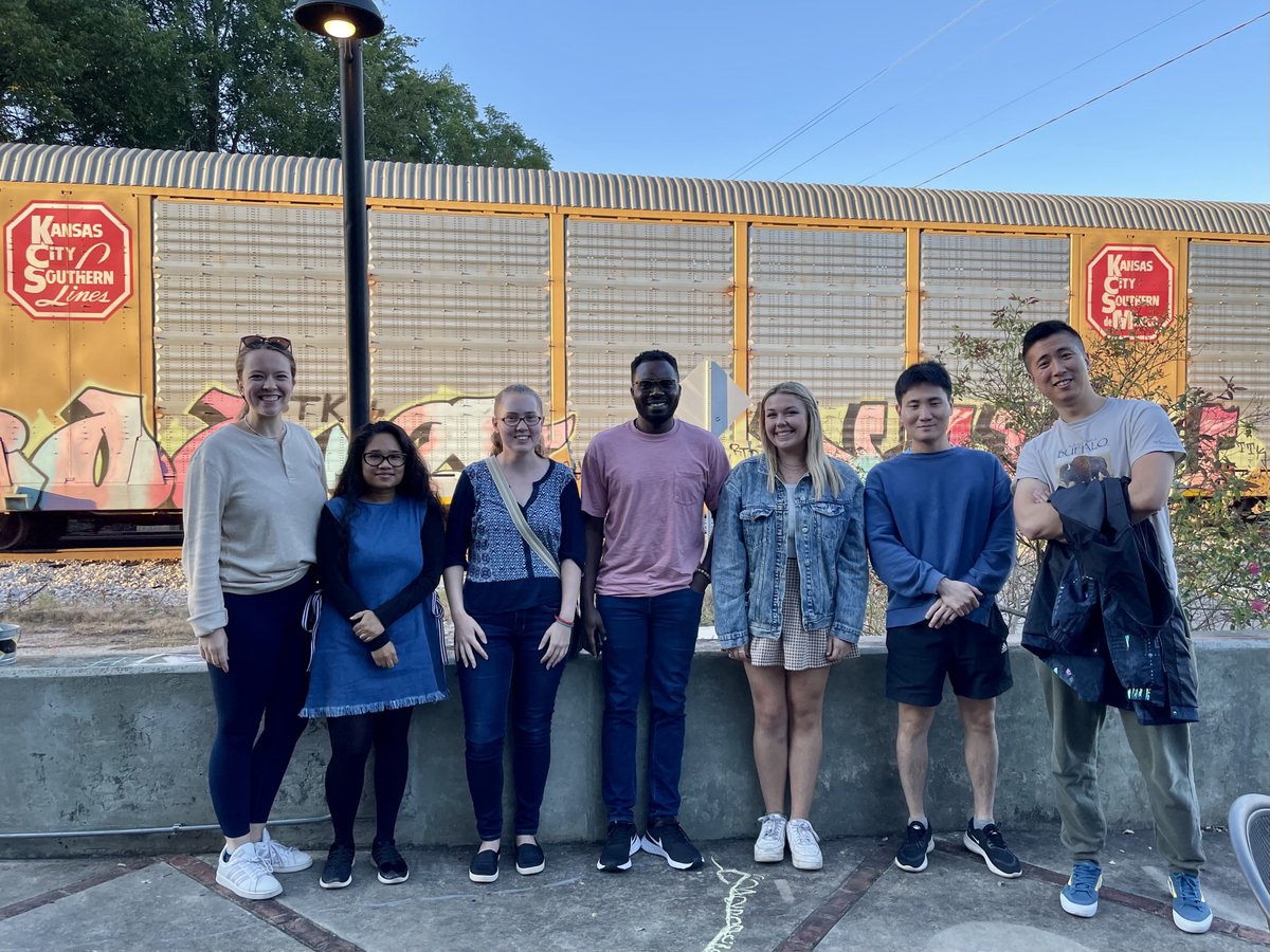 janemcphers's tweet photo. Lovely night with @UGASocialWork international students &amp; friends at @pulaskihghtsbbq. Pulled pork, smoked tofu, freight trains &amp; global conversation. Good times in #AthensGA. @ugaISL @UGAStudyAbroad @UGAglobalSW https://t.co/6nyrobNViF
