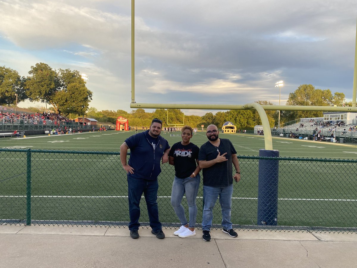 MrWadsworthLSC's tweet photo. Life School Carrollton supporting the LS Lions!!!
#LifeLeader #GoLions @CarrolltonLife @lifeschools @MrRosaLSC @Passion4elar1 https://t.co/iMFJnE034v