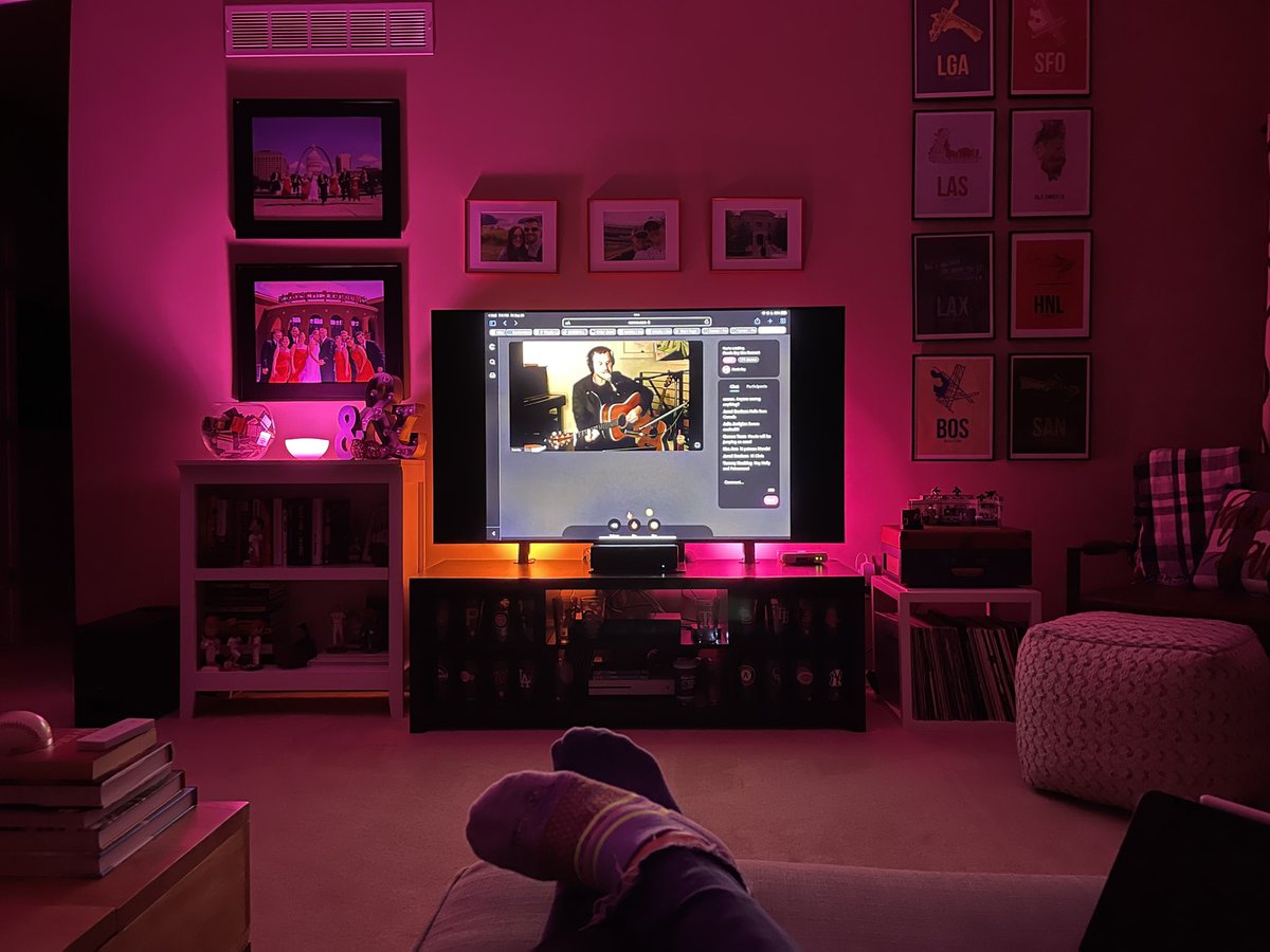 CarynTomer's tweet photo. TGIF — Date night is watching a @HowieKDay concert live from my living room after a busy, productive week. Technology is amazing. 🥰 https://t.co/l30N1ax6Km