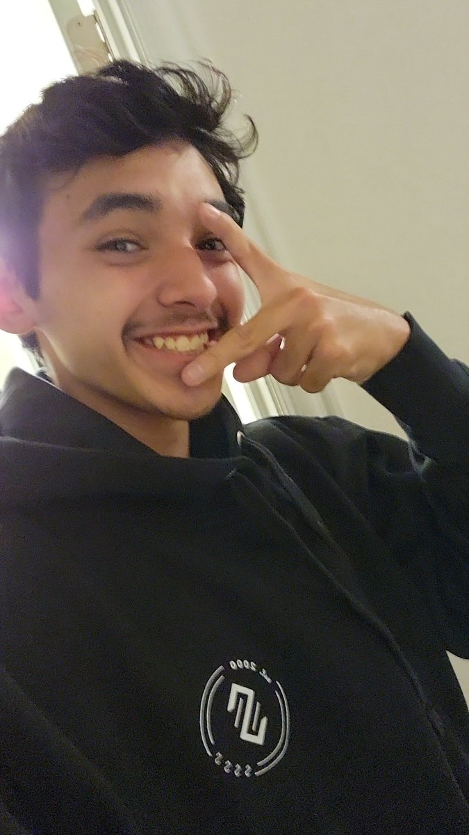 Firetigerx3's tweet photo. @StevieDoesYT I JUST GOT THE RED SNAKE HOODIE AND I FREAKING LOVE IIITTTT https://t.co/ARM72DUhQD