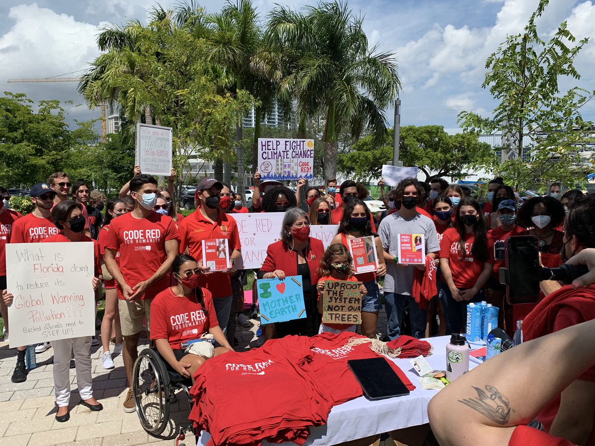 Yoca1000's tweet photo. Fantastic turnout throughout #Florida in #Orlando, #Tampa, #Miami & #Tallahassee for today’s Global Day of Action supporting #youth around the world led by @GretaThunberg & @Fridays4future calling 4 #ClimateAction!
#UprootTheSystem #Rage4climate #CodeRedForHumanity 🚨! https://t.co/zermRuoChE