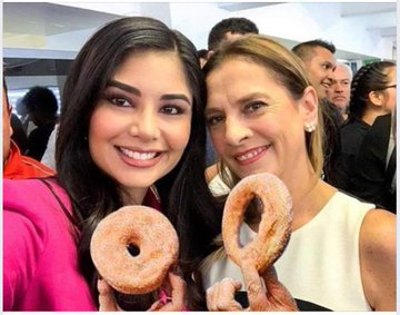 CarlitoS_lim's tweet image. No le enseñen este twitt al #Kks porque luego va a decir en cadena nacional que dijeron que #LaZopilota  está "guanga" y Miss Nalgarit no ‼️👇