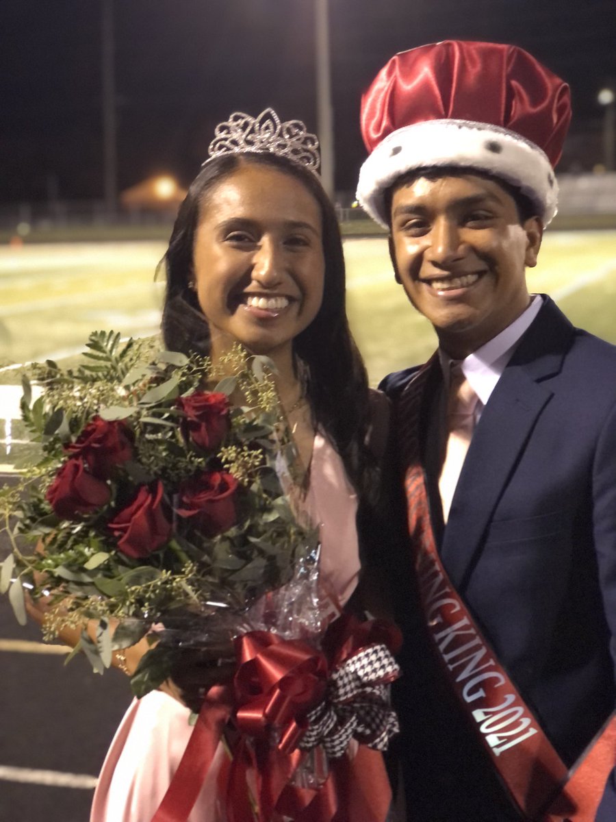 Congratulations to our homecoming king and queen Jesus and Brendy!! ⚫️🔴⚫️ @Berry_Principal <a href="/No1BerryFan/">Michele Starkey</a> #GoBerries