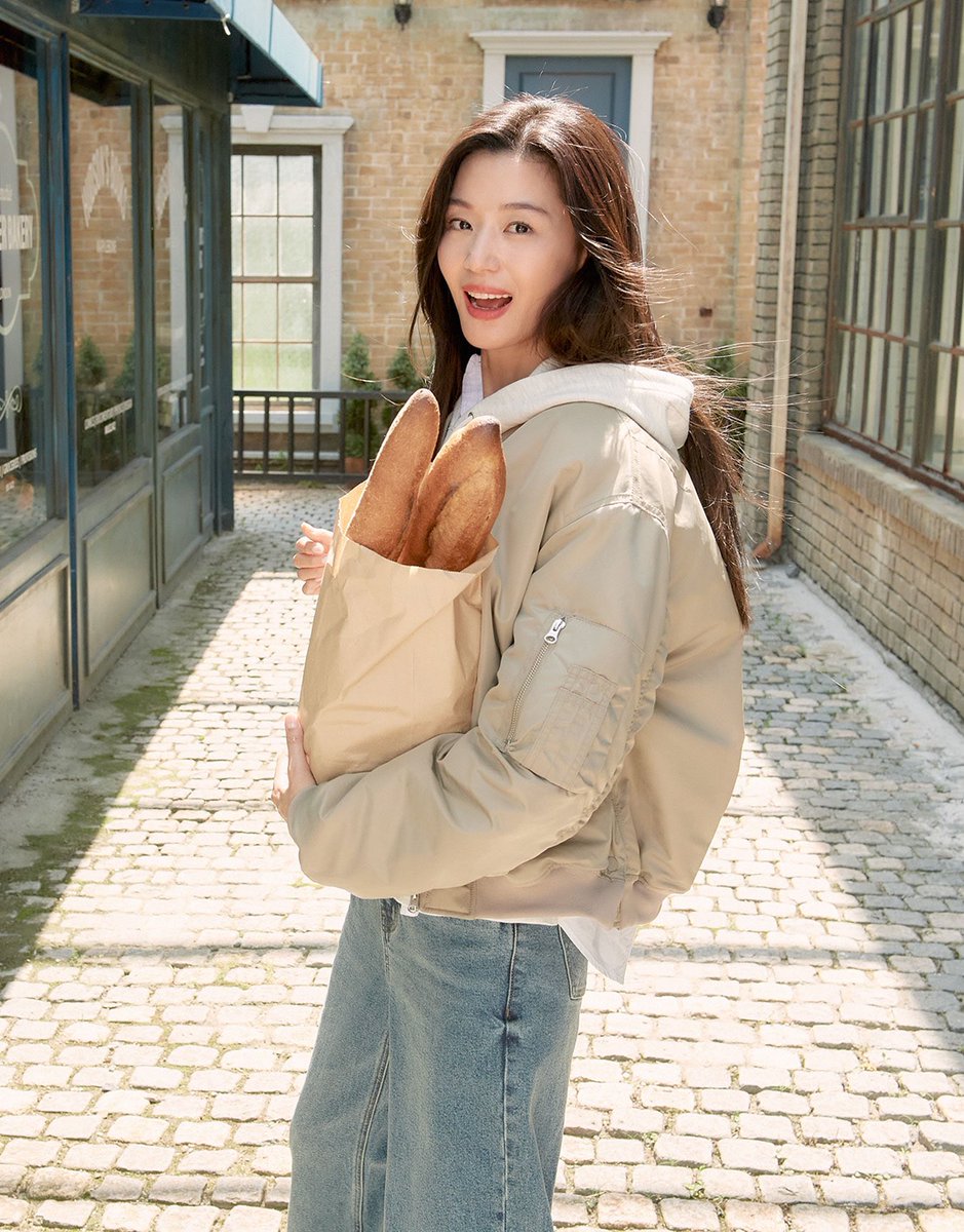 she's glowing I LOOOOOVE THIS SO MUCH