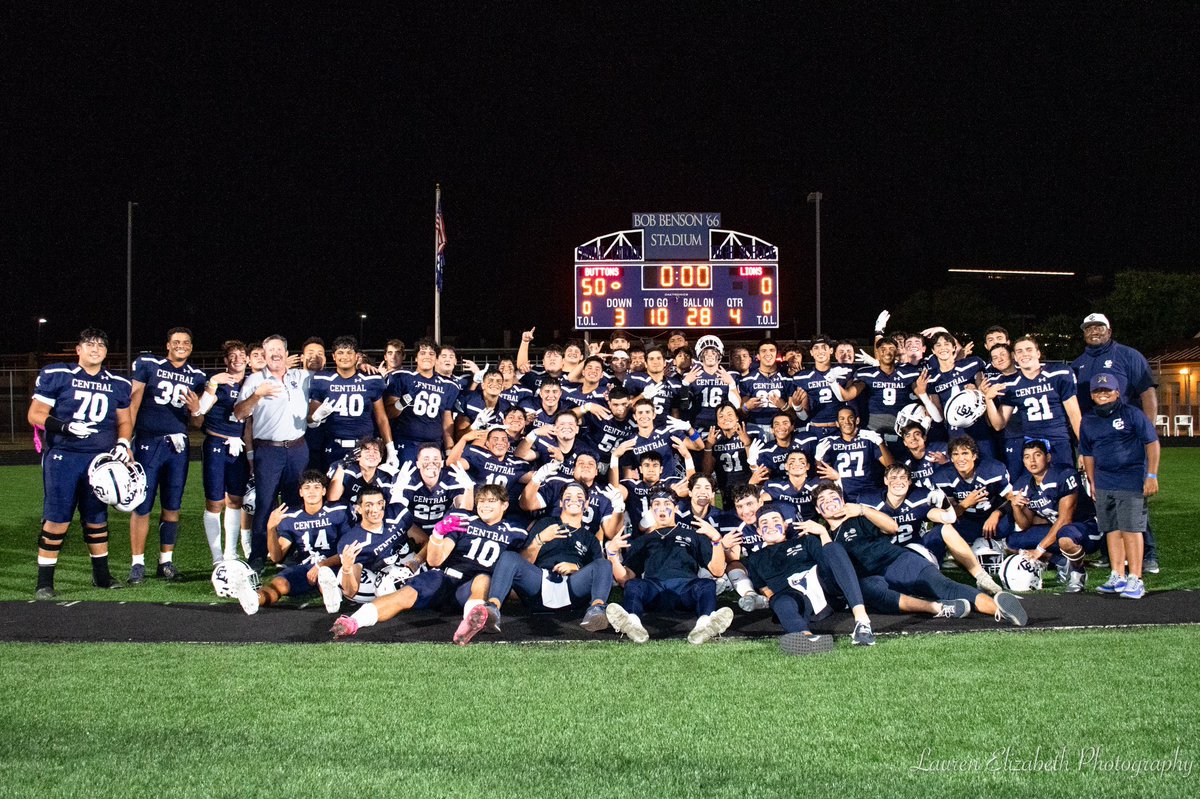 LaurenLEP19's tweet image. Oh wow! Tonight @SATXCCHS Varsity Football team had an amazing win against SACS. 
Love these boys! I said lets take a group pic and they ran with it! 💙💙#ccstrong
