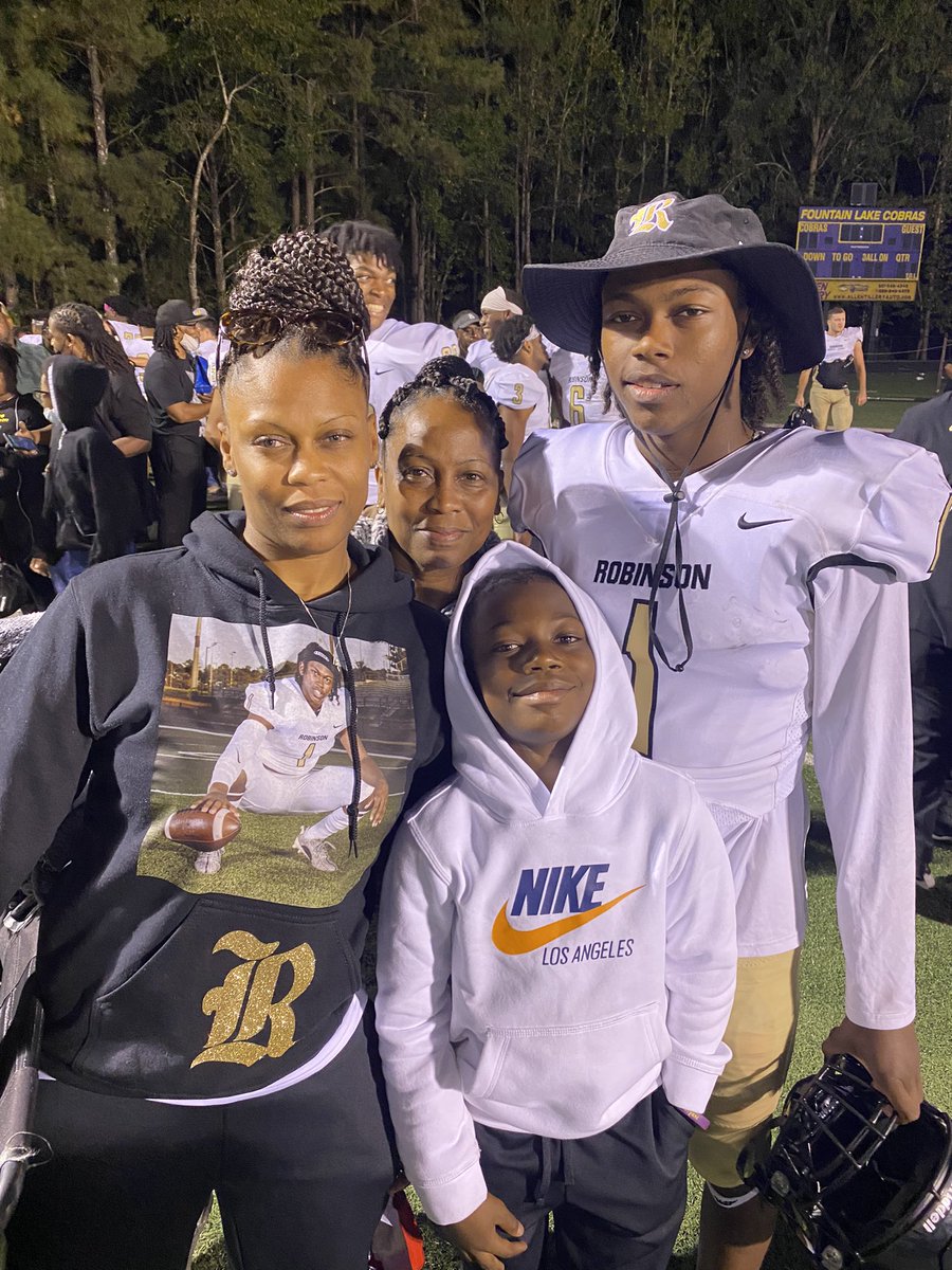 lavell_wright's tweet image. Another good game tonight. Keep working, never settle! 💪🏾 #2tds #1int #1blockedkick @ky_wright5 @TracyeWright