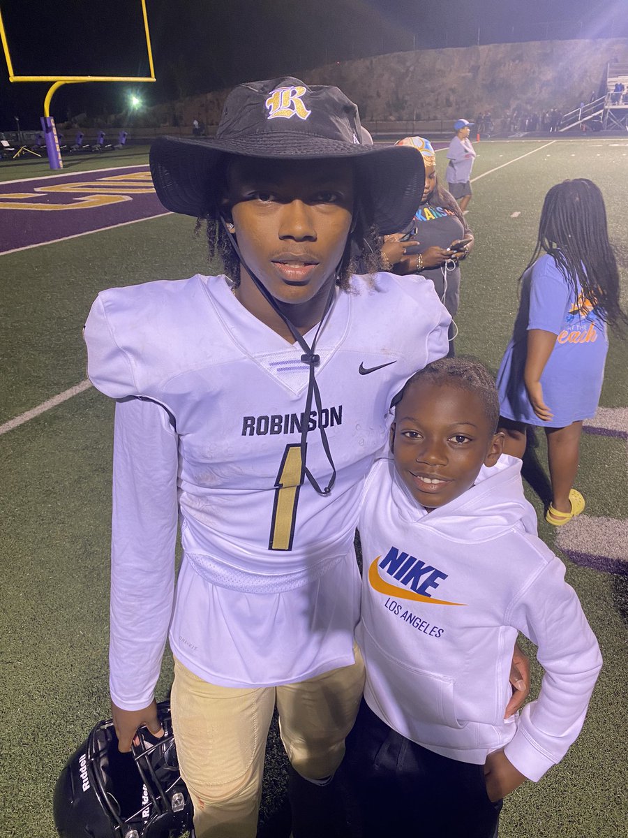 lavell_wright's tweet image. Another good game tonight. Keep working, never settle! 💪🏾 #2tds #1int #1blockedkick @ky_wright5 @TracyeWright