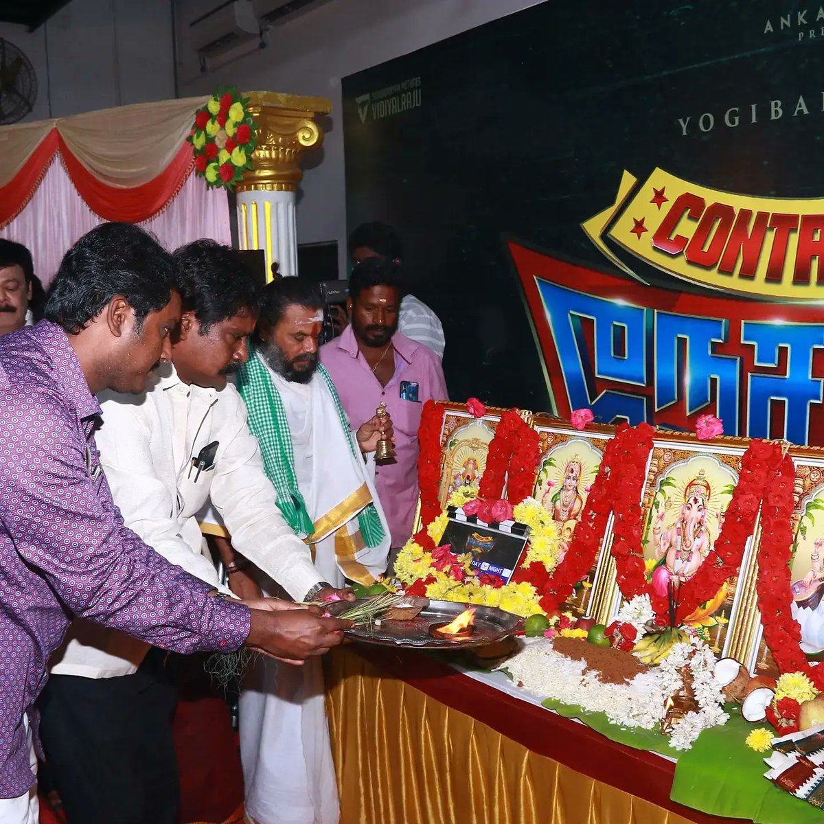 avsprabhu's tweet photo. From the Pooja of #Contractornesamani Starring #yogibabu #oviya

#AVS Entertainments S.S.Prabu Presents
#AKNA Media #movie #CINEMAUPDATE https://t.co/9qsGf4tLJX