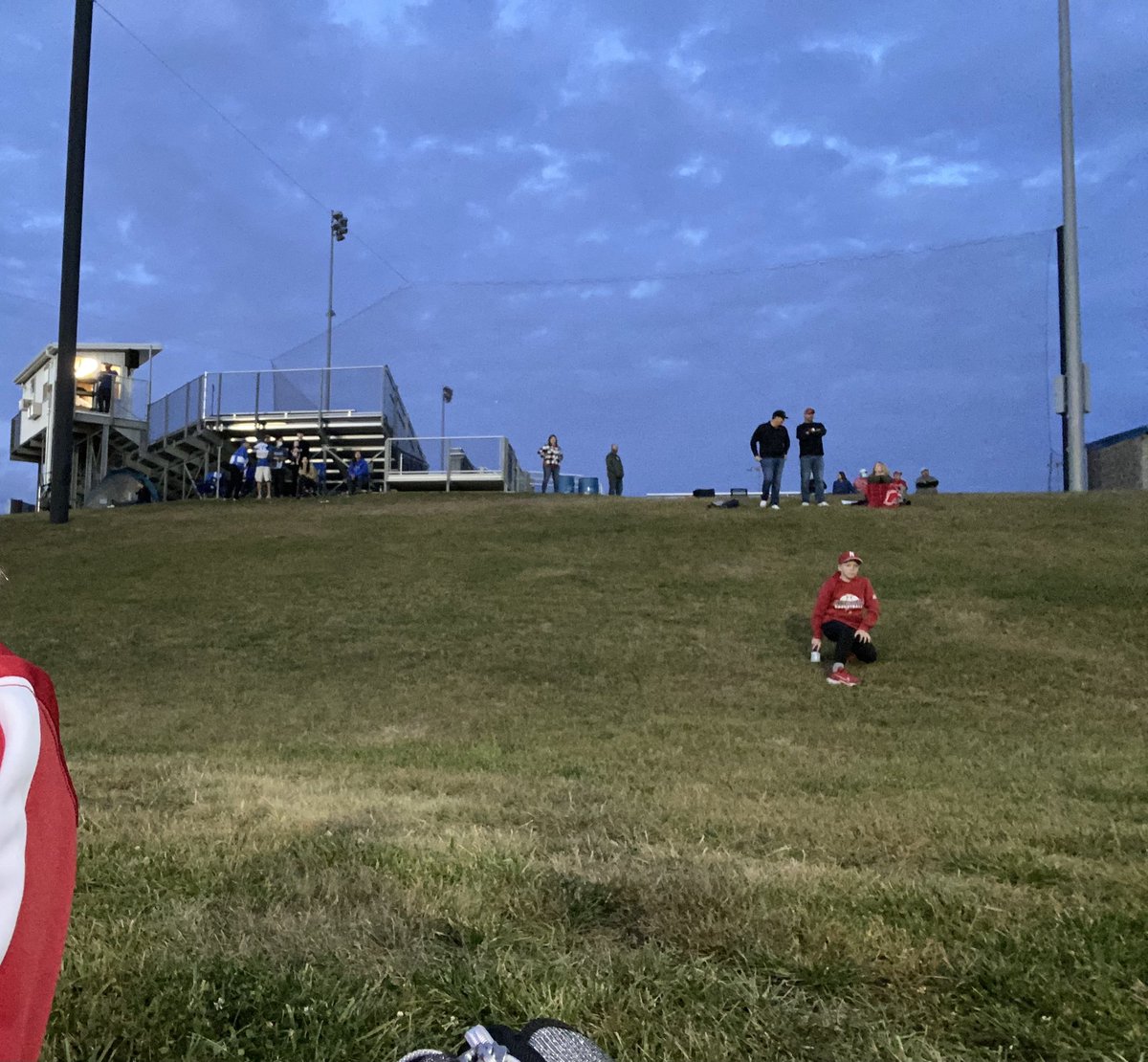 KaraYeager555's tweet photo. @brianyeager590 @PCSD_Activities “Go over there” the cheer team was told.  They had to cheer at a hill!!??? @PCSD_Activities great plan! https://t.co/TnxYPdFqRg