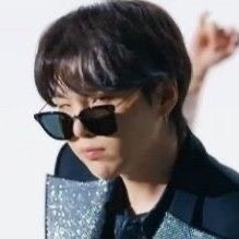 jeonxyzc's tweet photo. “Yoongi is a human cat”- A thread🐱 https://t.co/IeHp7NM5cD