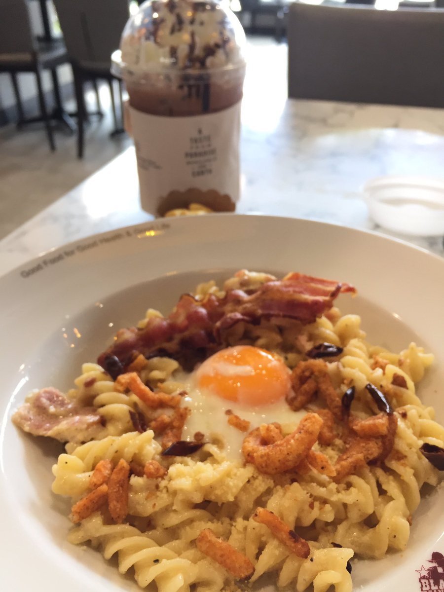 polly_aj's tweet photo. Lunch time ❤️ https://t.co/XEu7nBAMRW
