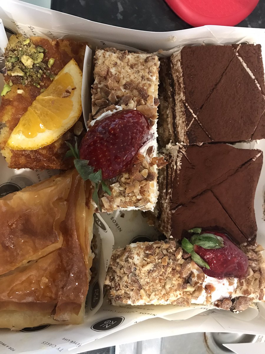 NFrantzeskaki's tweet photo. Bye bye #diet - long live the #Greek sweets #NikosCafe #Oakleigh >> nudging @GlykeriaFragki1 @ffshahani https://t.co/zettEjiZRb