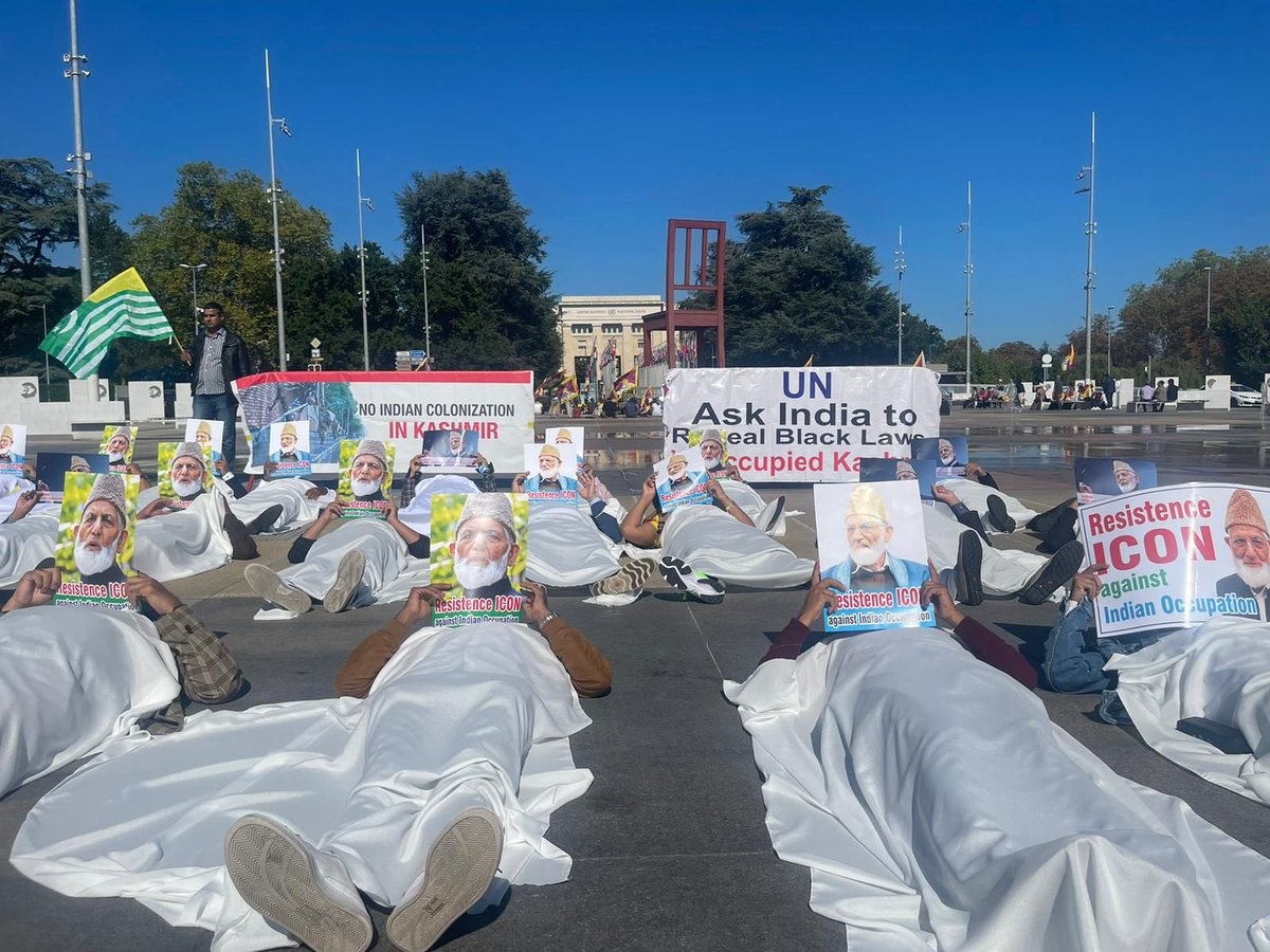 AltafABhat's tweet photo. Protest outside United Nations Human Rights Council Geneva, Switzerland against the forced burial of Resistance Leader Late Syed Ali Geelani in IIOJ&amp;K.

@UN_HRC @UN @ShehryarAfridi1 @Muslim__news @Masood__Khan @ImranKhanPTI https://t.co/1nqfFOV8NT