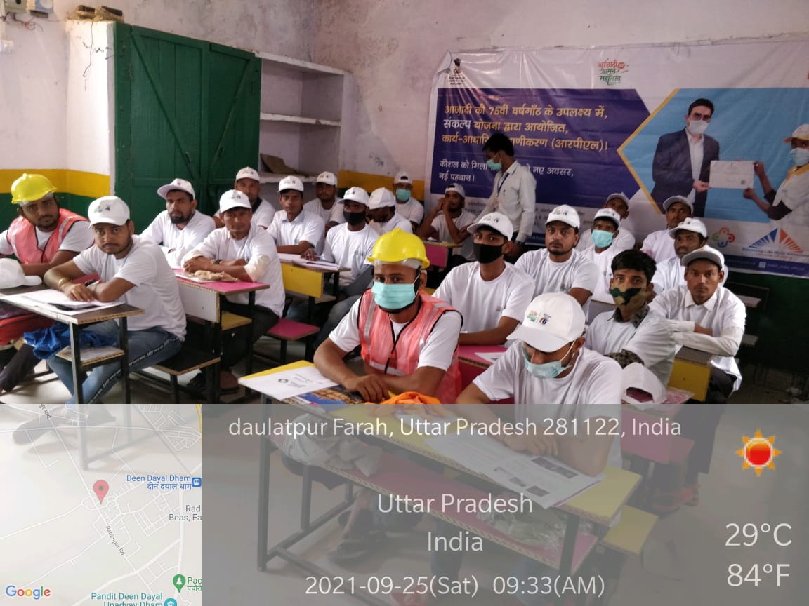 BloomingMulti's tweet photo. Few glimpses from 2nd day of #sankalp2021 #RPL training done by #Bloominglife for Astt Decorative Painter Job Role at Daulatpur Farah #Mathura #UttarPradesh 25Sept2021
@UPSDMOfficial
 @PaintsndCoating 
@MSDESkillIndia

#SkillWithPCSC #SkillIndia #MSDE #AzadiKaAmritMahotsav https://t.co/wZFtv32mxD