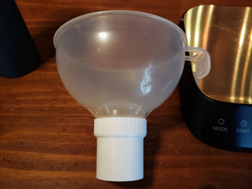 nanameotoko's tweet photo. いつも粉のドーシングに使ってる100均のペットボトル用漏斗が、豆のドーシングにも使えて捗る👍
そしてリテンションは17.5g→17.4g
0.1gとめっち優秀👏
おうちカフェとしては誤差の範囲内😇
買ってよかった♪
#おうちカフェ
#TIMEMORE #SlimPlus
#Espresso #エスプレッソ
#コーヒー #coffee #珈琲 https://t.co/2wIUtz415g