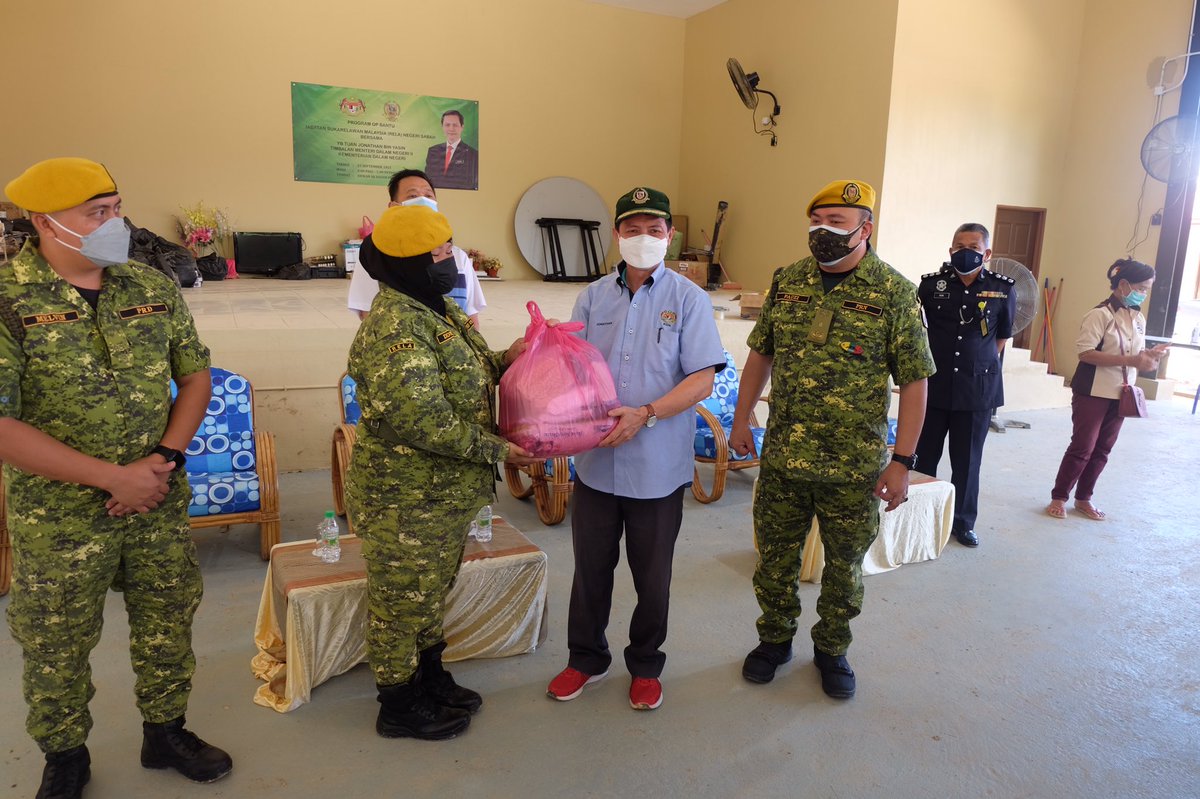 rela_sabah's tweet photo. (25.9.2021) Penyerahan Bantuan Bakul Makanan Daerah Penampang bersama TMDN II @KDNPUTRAJAYA @relamalaysia @yahyakgc @FauziJhumat https://t.co/fAmfuWXRrD