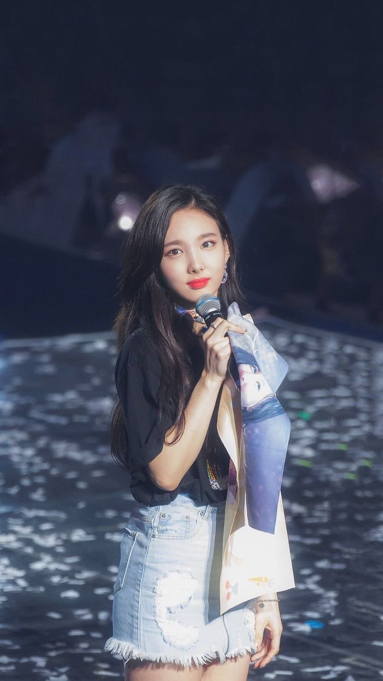 はるる 超超低浮上の極み 私より綺麗な人は多い けれど私は私が大好きです ナヨンの名言で1番好きだなぁ T Co Rkpmg27zwr Twitter