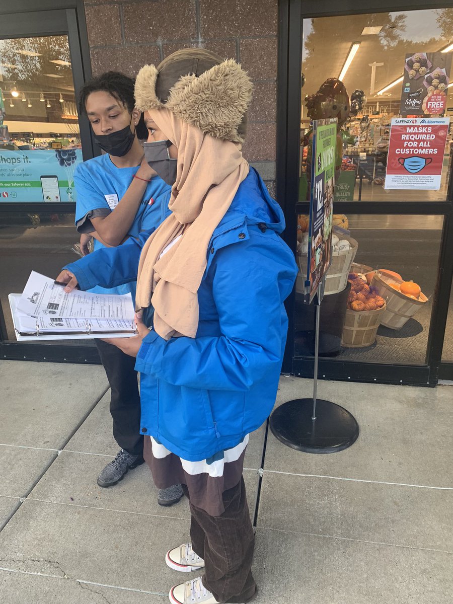 RBAC_Zion's tweet photo. Safety Survey Engagement is happening right now outside of the Rainier Beach Safeway! #SetTheRecordStraight https://t.co/GaH7XSnYVi