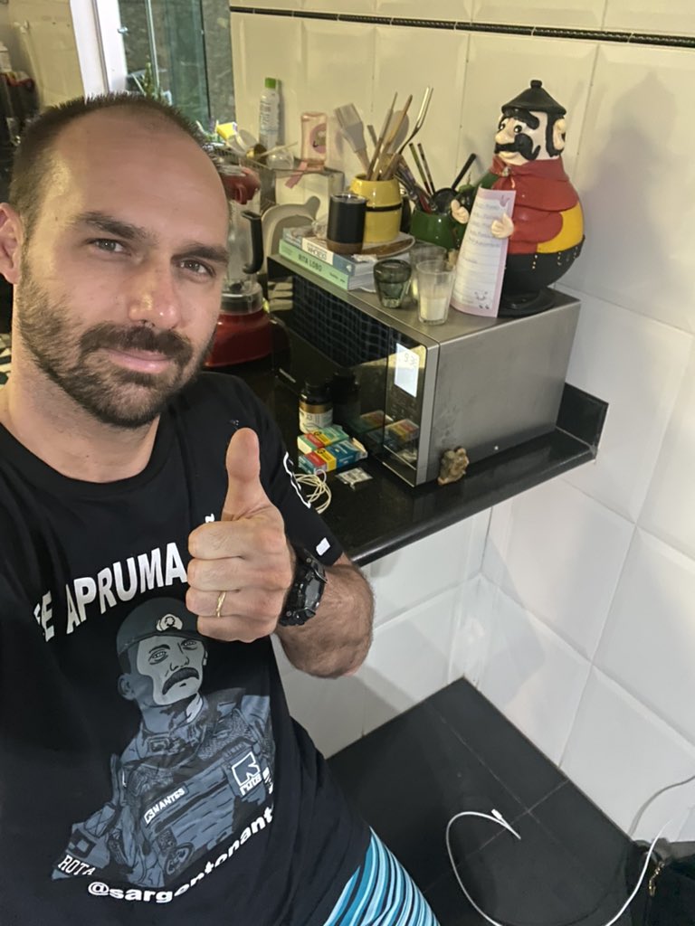 BolsonaroSP's tweet photo. Passa do aqui para agradecer a todos que oram e desejam minha pronta recuperação. Obrigado🙏 https://t.co/V4TB8n6LB1