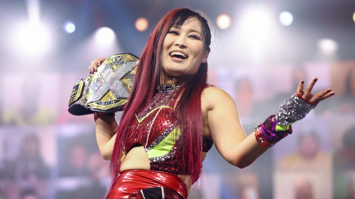 Who would've thought? At the beggining of the month this two superstars were lost in the schuffle of their respective brands. A trade occured and one month after Io Shirai and Trish Stratus are both champions! 

@DWLFederation https://t.co/lvpwTe8F4t