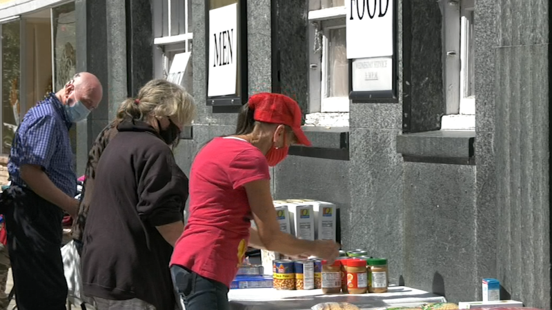 WOAYNewsWatch's tweet photo. HINTON, WV (WOAY) - A local church in Hinton is hosting a series of donation events this fall. The Ministry Place on Temple St. hosted the first of their giveaways today. They gave away food and clothing for anyone in need to take. #SummersCounty #WOAY
https://t.co/Cbo4tkvjs3 https://t.co/VxFGs5MWyi