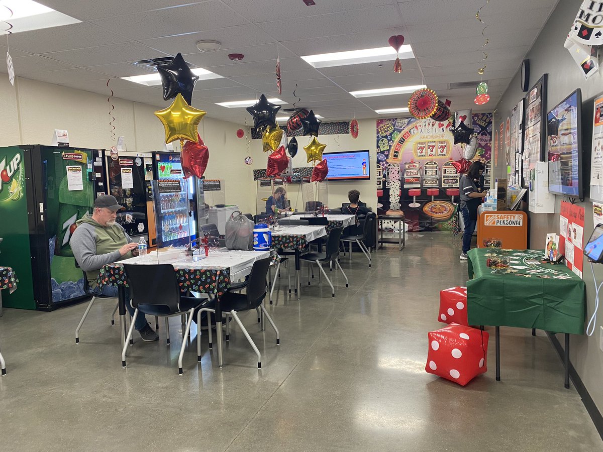 Kicked off day 2 of Success Share weekend with Junkyard BBQs food truck! #successSharing2021 @jody_delicato @RobD250 @john_l_gossett @DebraBakerHD @RececcaS @HauckJenny @bambiday79 @ClintistheSASM