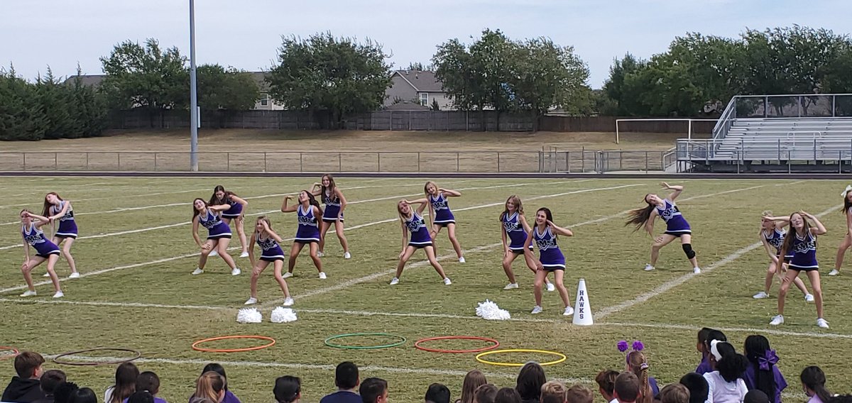 AmyParten32's tweet image. Took a quick trip to Keller to watch Sam&apos;s 1st Pep Rally 💜🤍💜 She did great!! 📣 #HawkCheer @TimberviewMS @TMSHawksCheer #SamanthaLynn09