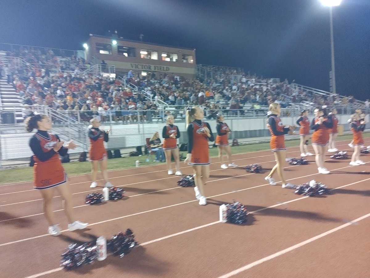 vtownsendnews's tweet photo. 3rd Quarter
Southern Boone: 28 
Eldon: 42

Bryce Veach with a 80 yard run. 
The cheerleaders like it.
@komusports @EldonMustang @SoBoCoFootball1 #comosports #fridaynightfever https://t.co/W6N5WA6BoN