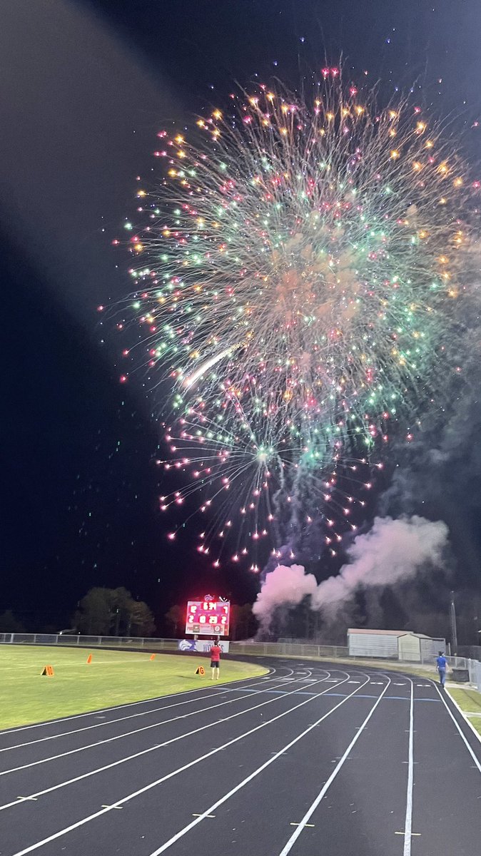 MikeMicallef1's tweet photo. Congratulations @wolves_deltona football on an impressive Homecoming win tonight. On to the next #FridayNightLights. @DHSHappenings 👊🏼 https://t.co/8eZx1SMtIA