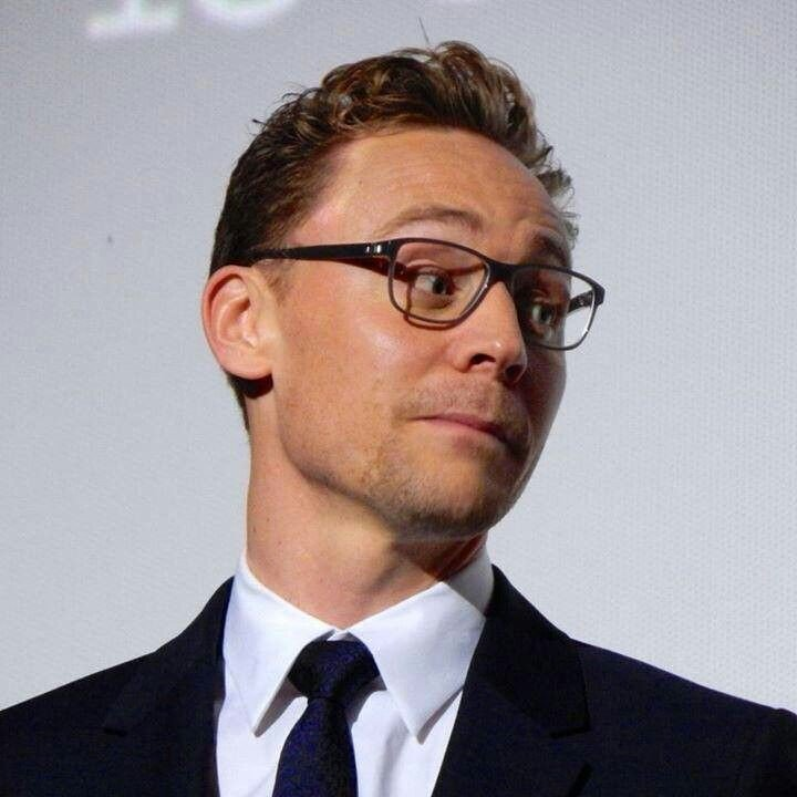 TWHDAILY's tweet photo. Tom Hiddleston - October 9, 2015 https://t.co/JFpgkYdpa4