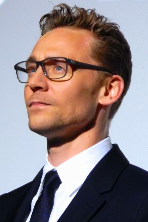 TWHDAILY's tweet photo. Tom Hiddleston - October 9, 2015 https://t.co/JFpgkYdpa4