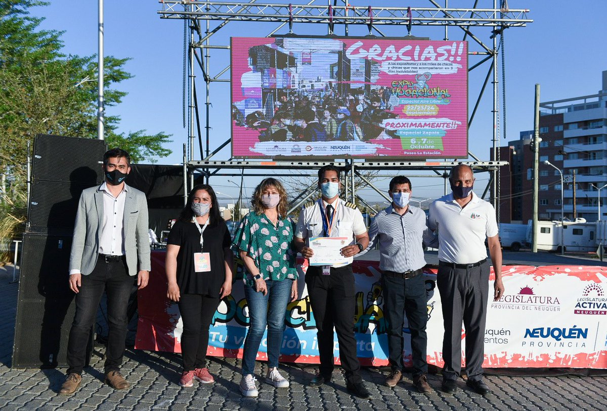 ecydense's tweet photo. Cerramos #ExpovocacionalNQN y fue un éxito total.
Cerca de 5000 estudiantes en 3 jornadas en donde todo estuvo a la altura!
GRACIAS
a los chicos y chicas que nos visitaron, a los expositores, a los sponsors y a la @LegislaturaNqn que nos abrió las puertas y nos respaldó. https://t.co/adpGWgvf6J