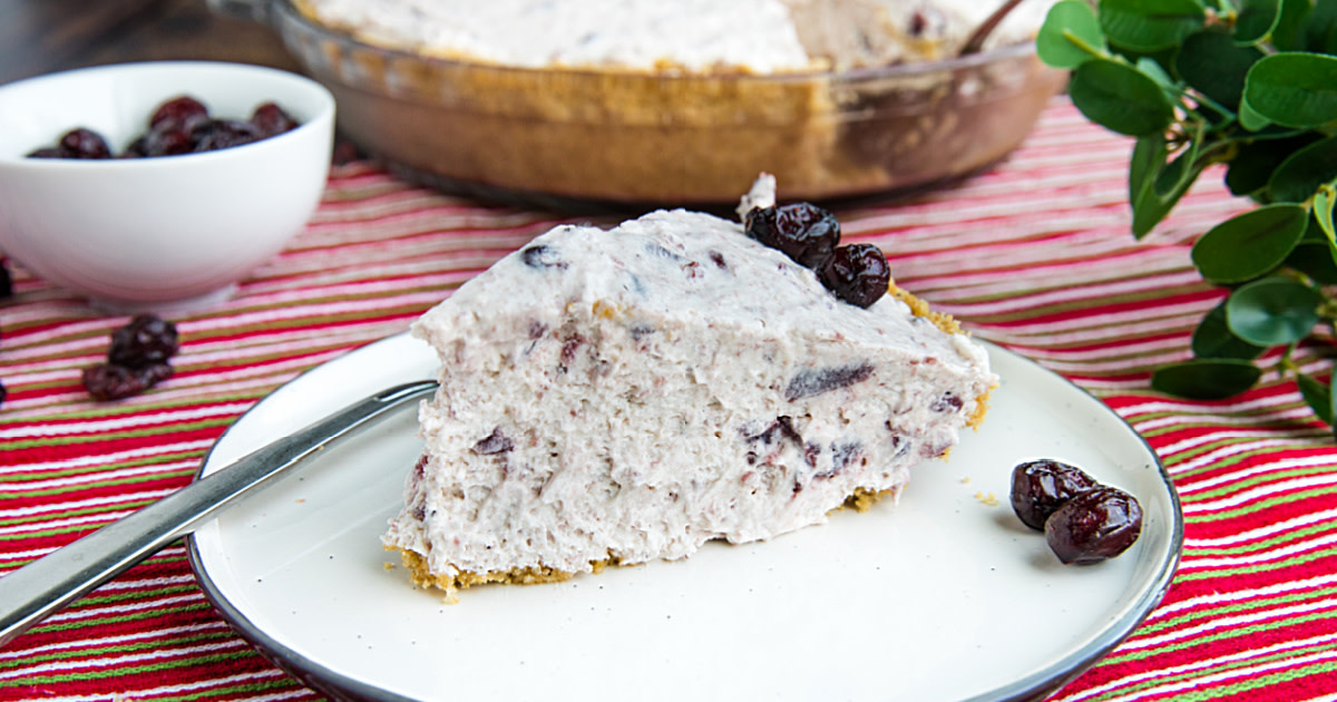 Mustlovehome's tweet photo. Easy Whipped Cranberry Pie Recipe https://t.co/o0E0lj5DrL An easy, luscious and creamy pie for your Thanksgiving table🍂! https://t.co/e4ZtzhRo0e