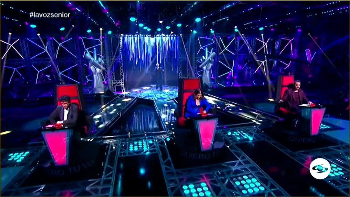 lenguaplay's tweet photo. hoy no se gira nadie, lamentable que nos den lo mejor en 2 episodios y luego sea solo relleno para ganar dinero con comerciales.... #LaVozSenior https://t.co/SQI3NuchGb
