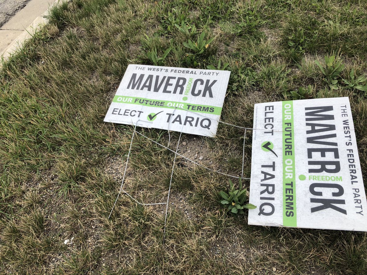 LeapingJabs's tweet photo. @maverick_party please clean up all your signs laying around all over YYC esp crowchild &amp; 12 mile coulee your signs are garbage everywhere! #pathetic https://t.co/Rixmt1M43u
