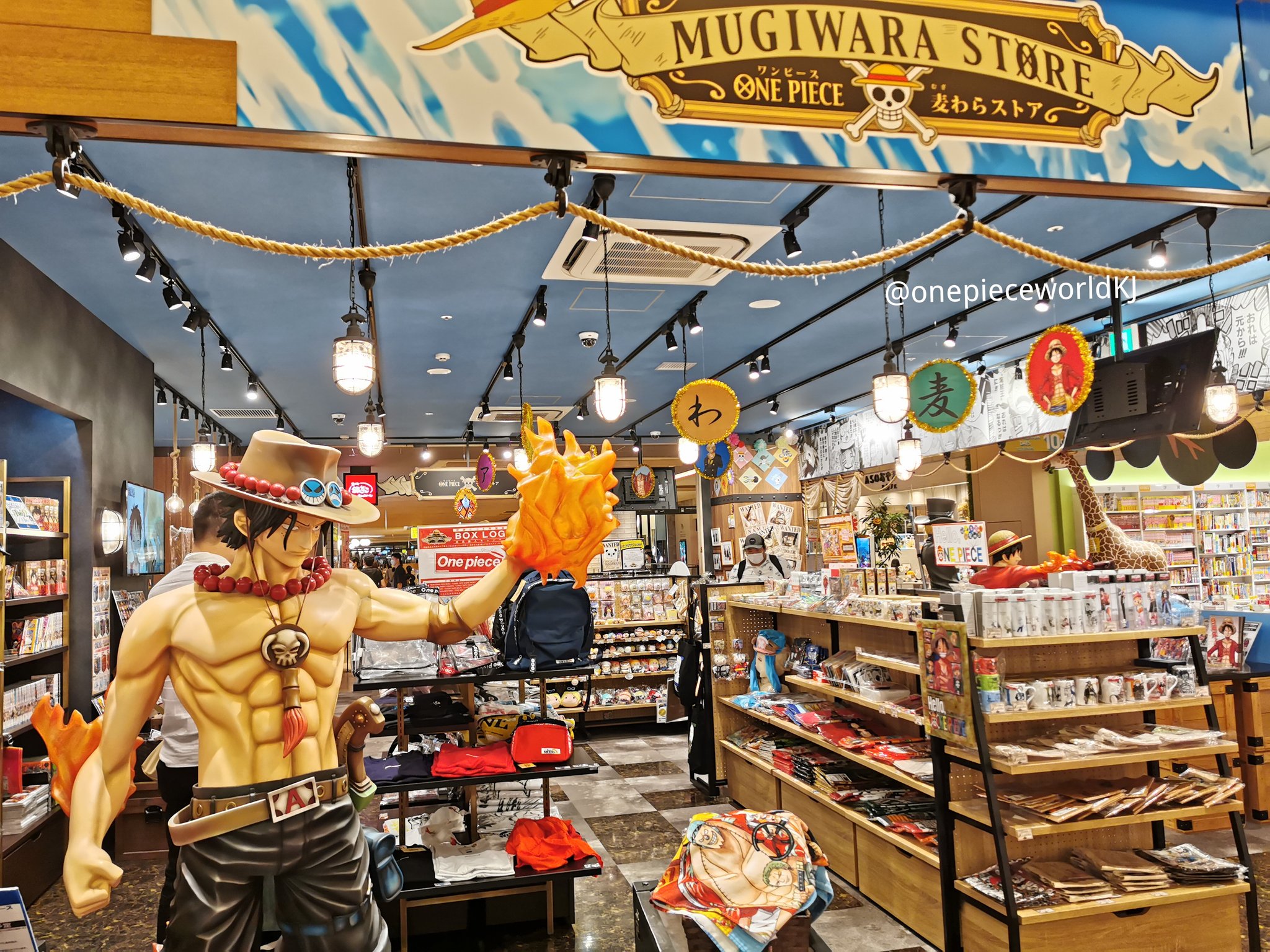 One Piece World Kumamoto Japan 麦わらストア熊本でもnine To Ten にぎやかに飾り付けられています Mugiwara Store Kumamoto Also Nine To Ten It Is Lively 9th Anniversary Decorated アミュプラザくまもと ワンピース Onepiece 麦わらストア