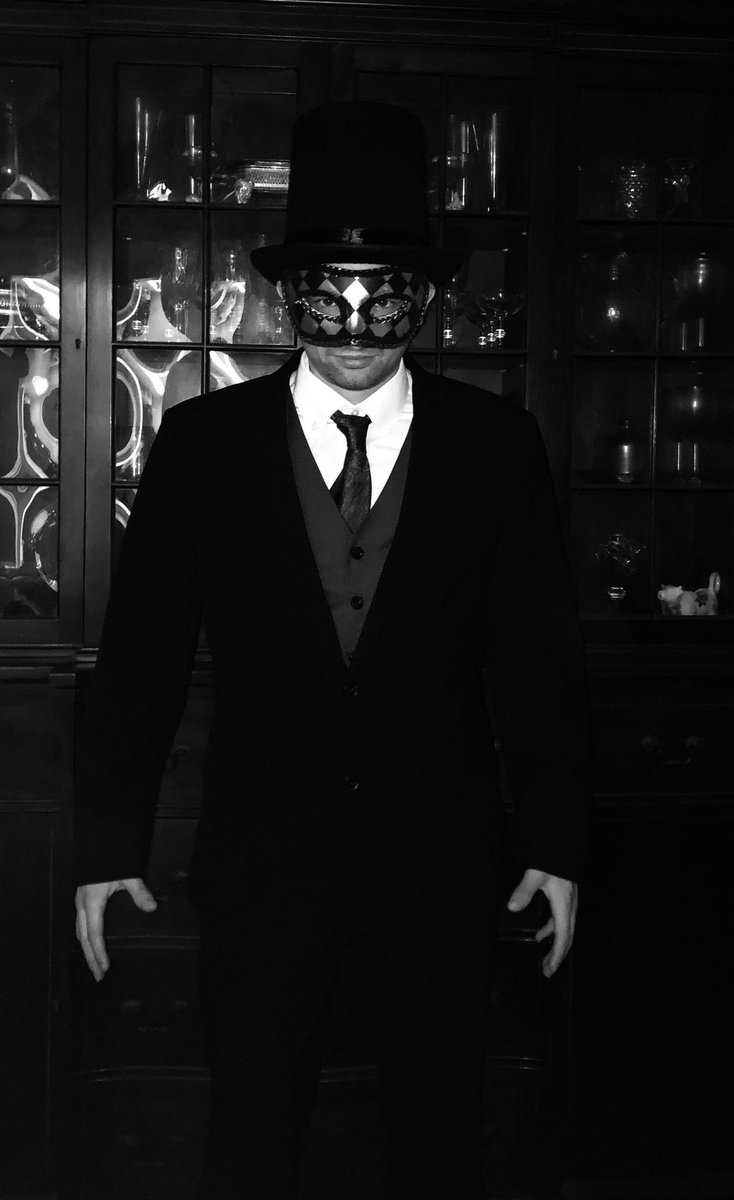 MJRInitiative's tweet photo. October 1920: “Numerous police reports sight: a dark haired, dark eyed man running wild in downtown. A trail of bodies lay where he passed.” Who is he? Find out on my new album “Fish Farm” coming this October on the anniversary of this gruesome day.
#youwillknowhisname https://t.co/lGIJ4UKYRU