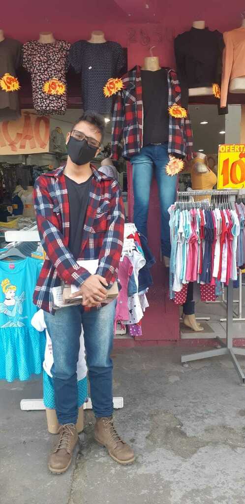 Today my friend accidentally dressed like a mannequin at the streetmarket